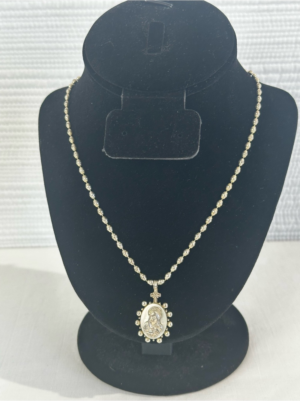 VTG Religious Virgin Mary Medal Necklace Silver Tone Catholicore Faith Jewelry